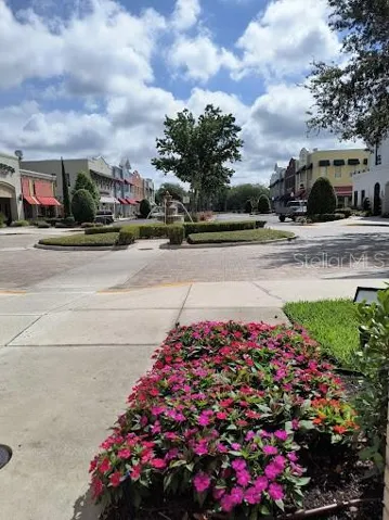 Courtyard roundabout with individual signage