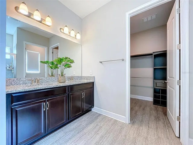 BATHROOM NUMBER 3 1ST FLOOR