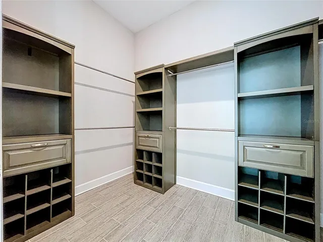 WALK IN CLOSET 1ST FLOOR AND ALSO HOOKUP FOR A TAMDEM WASHER DRYER