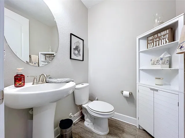 1/2 BATHROOM 1ST FLOOR