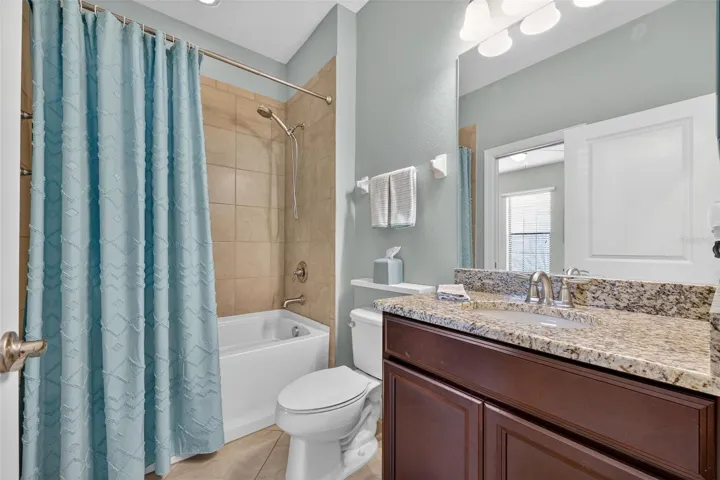 Second bath with tub