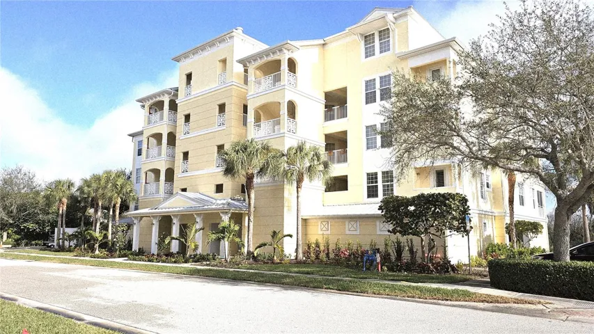 8541 Amberjack Cir #104