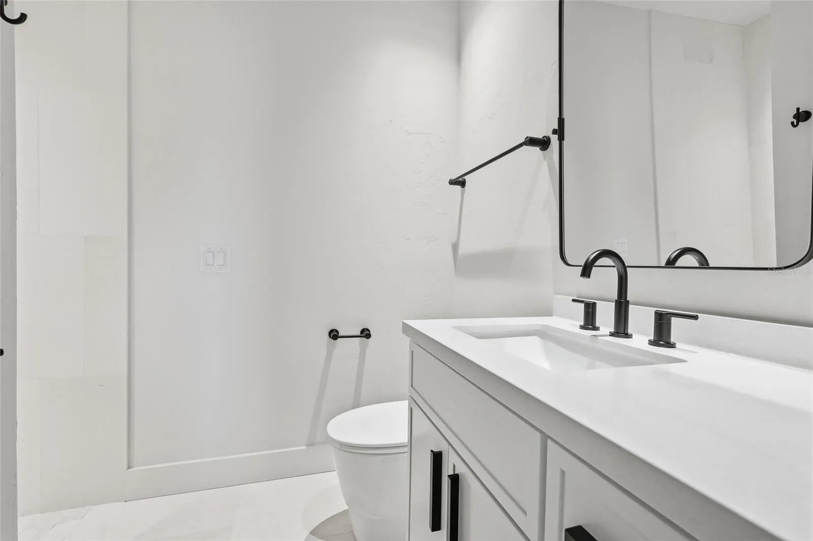Entry half Bath