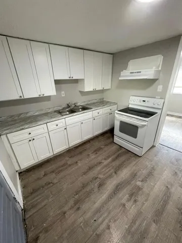 Fridge not in photo Photo taken prior to tenant occupancy