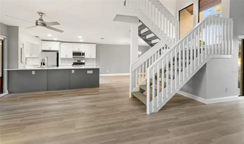 Kitchen/stair