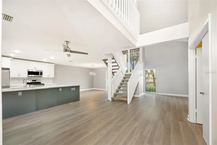 Kitchen/stair