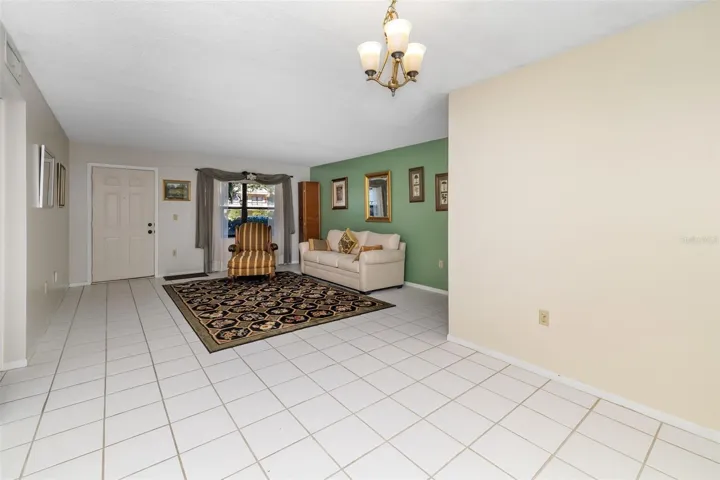 Dining space with open flow to living room and kitchen – ideal for hosting guests
