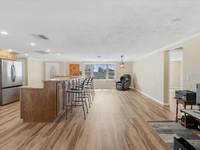 Kitchen Island/ Dinning