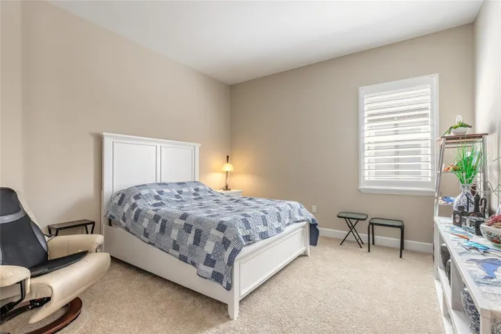 1st bedroom - front