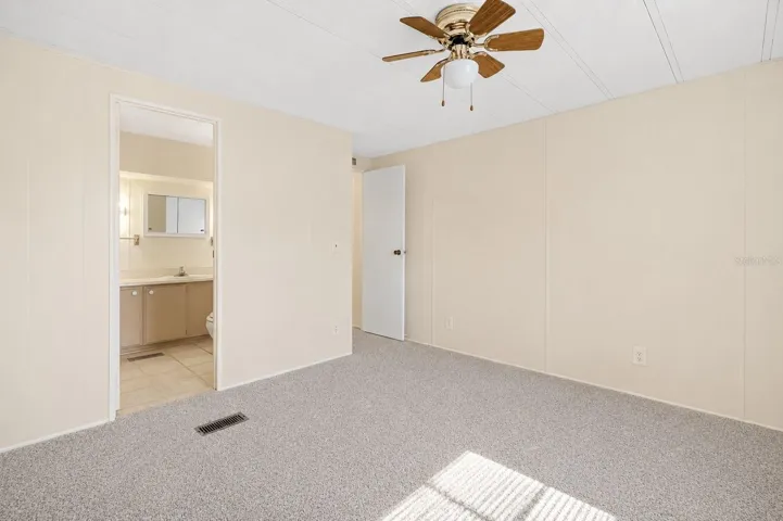 Sencondary Bedroom with second bathroom access