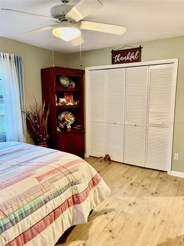 Guest bedroom 1 closet