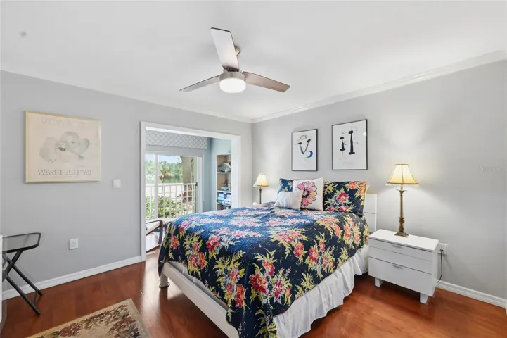 2nd bedroom with office or sitting area