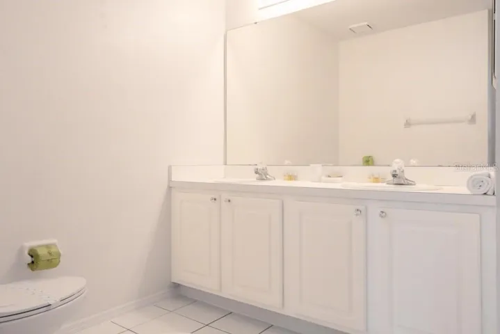 Master bath - view 3