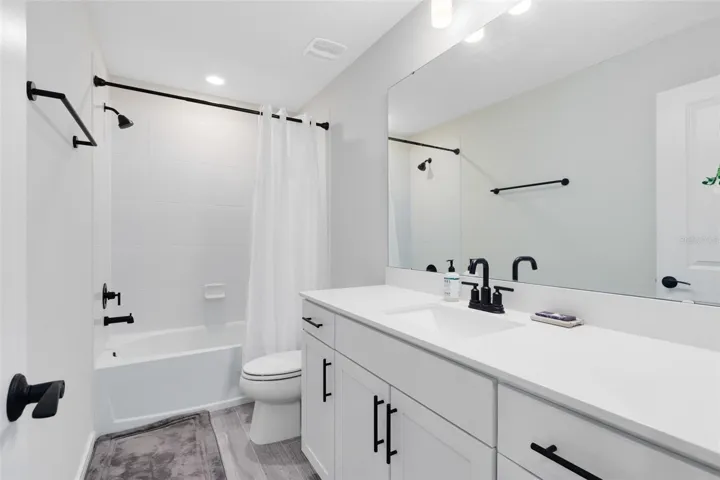 Full bathroom, between the Laundry Room and Bedroom 3.