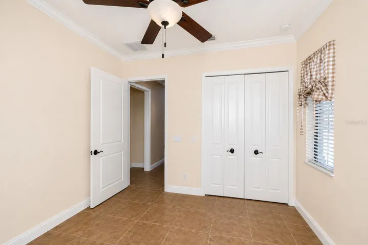High ceiling & fan