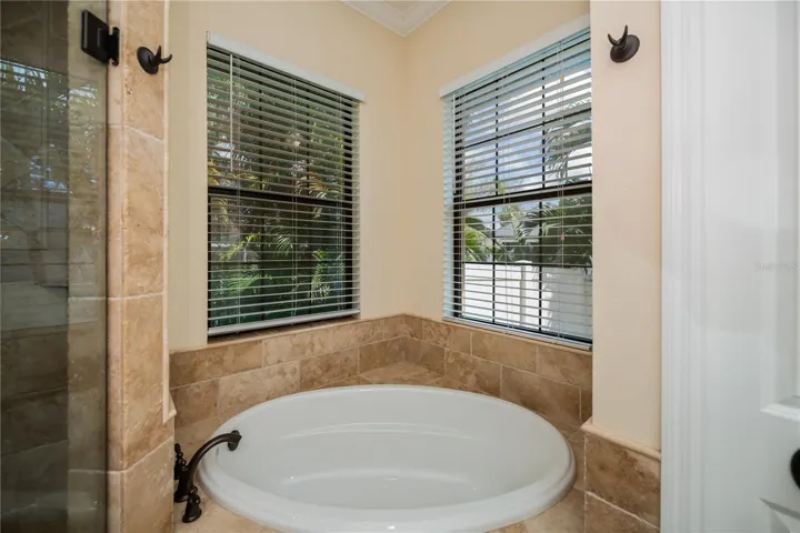 Primary soaking tub