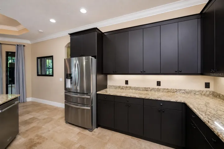 Expansive counter space