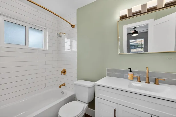 master ensuite bathroom