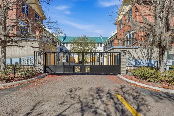 Electric gate to courtyard with garage