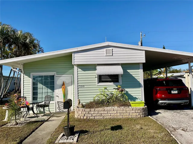 Turn key and Furnished. ALL AGES. 2 pets 60 pounds or under. LOW HOA fees ($160) & NO lot rent make this THE community!  NON-FLOOD ZONE status and easy, PRIVATE access to the 75-mile Pinellas Trail and multiple City parks and gardens. Whether it's your primary home or second home, this TURN KEY & FURNISHED home is waiting just for you!