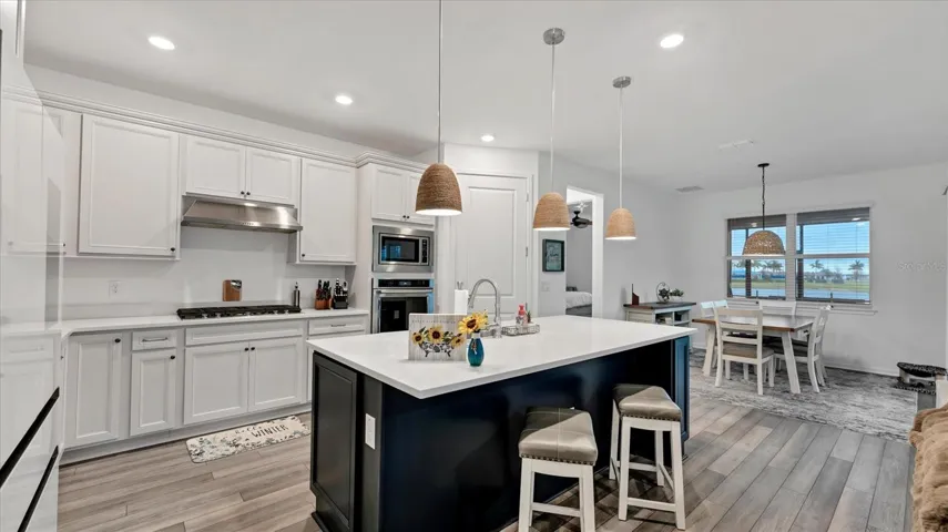 Two tone kitchen cabinetry