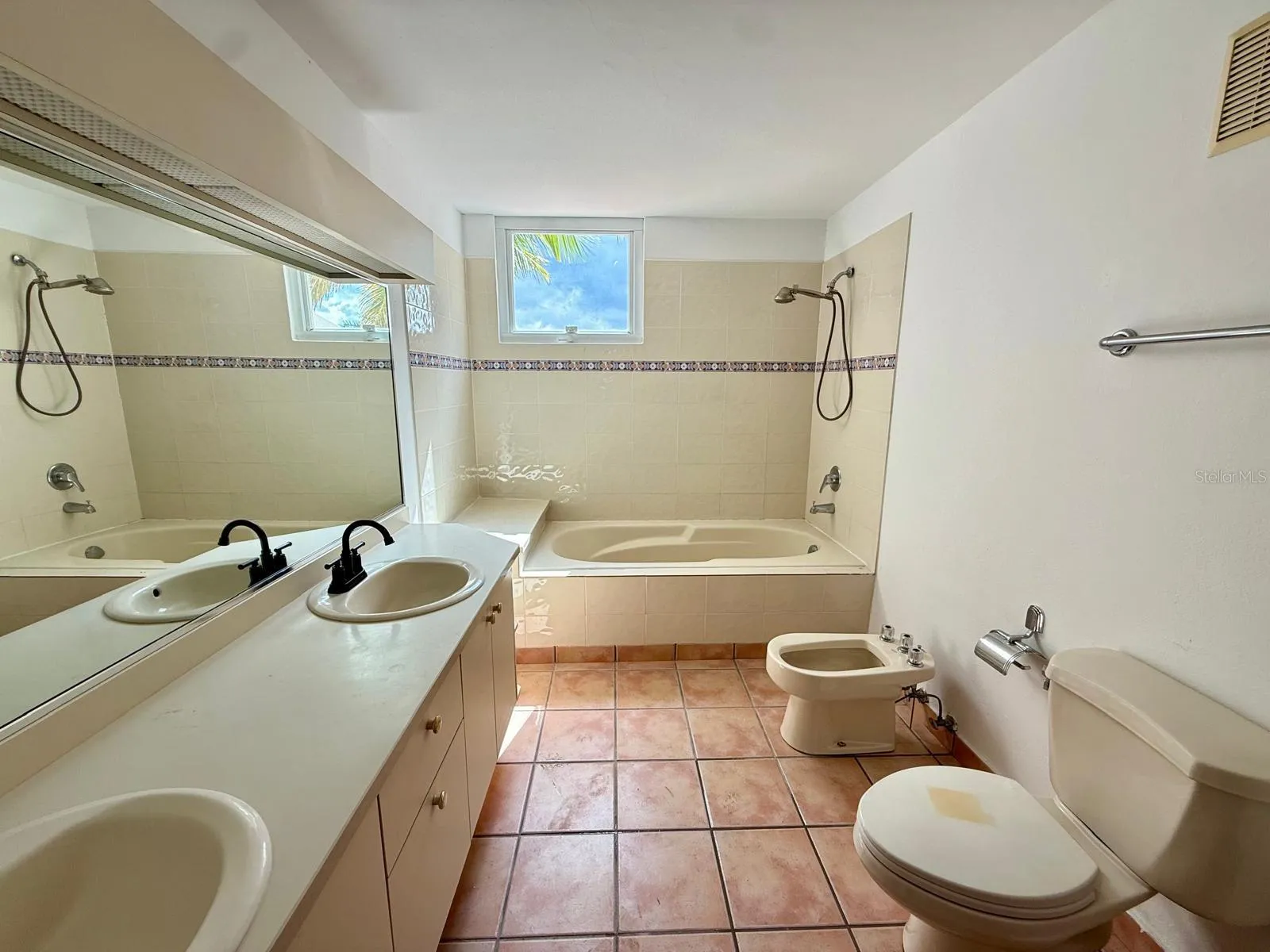 3rd Bedroom's Bathroom (third floor)