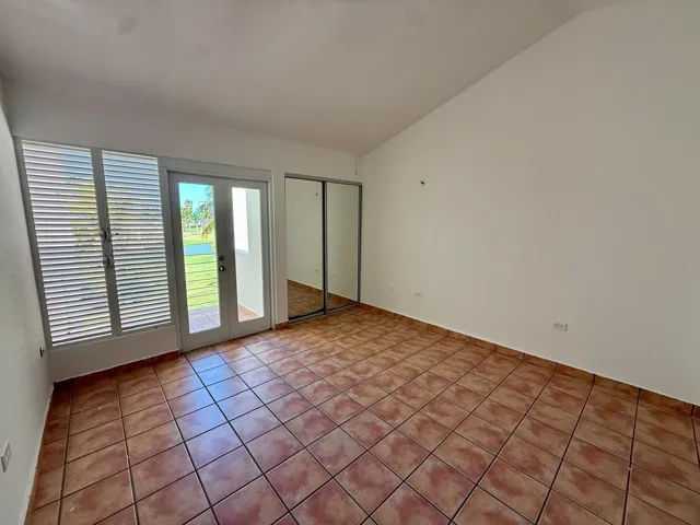 4th bedroom (third floor)