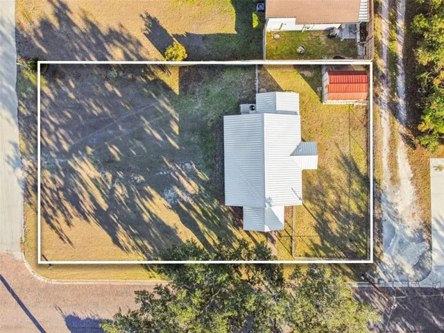 Large corner lot at 17th Street & Magnolia Avenue.