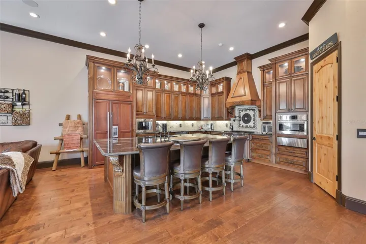 kitchen and family room to left