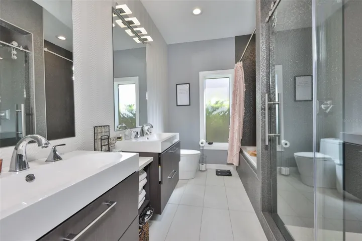 bathroom 3 servicing bedroom 3 and bedroom 4