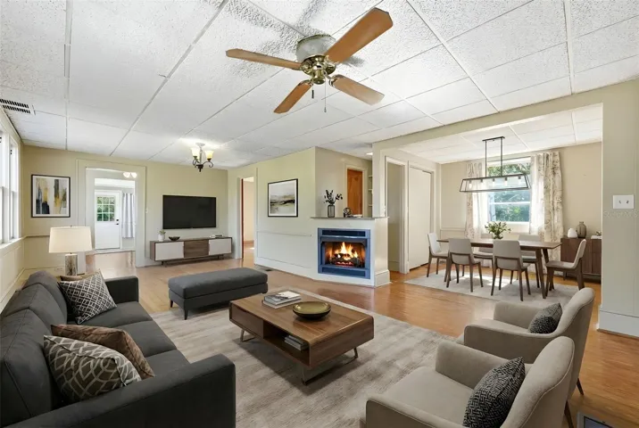 Living Room/Dining Room