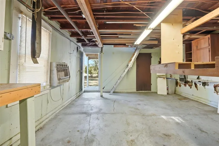 Detached 1 car garage/work shop