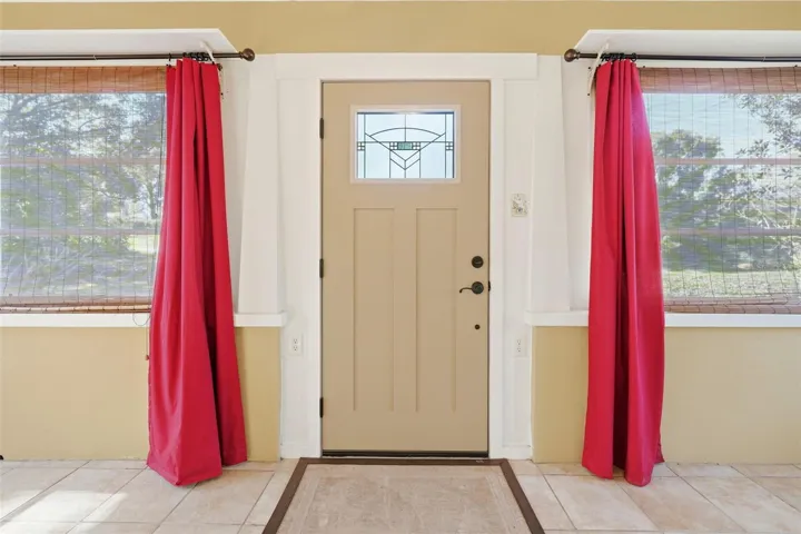 Florida Room/Foyer