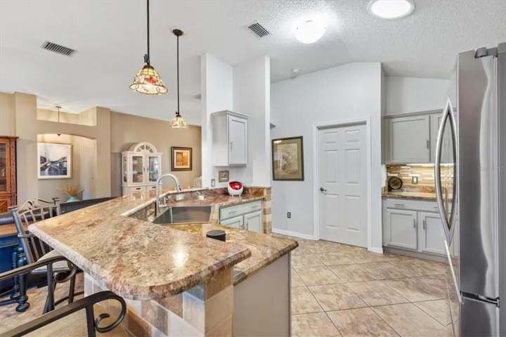 Eat-On Counter Bar