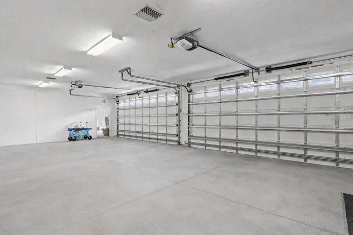 8 car garage 4 bays