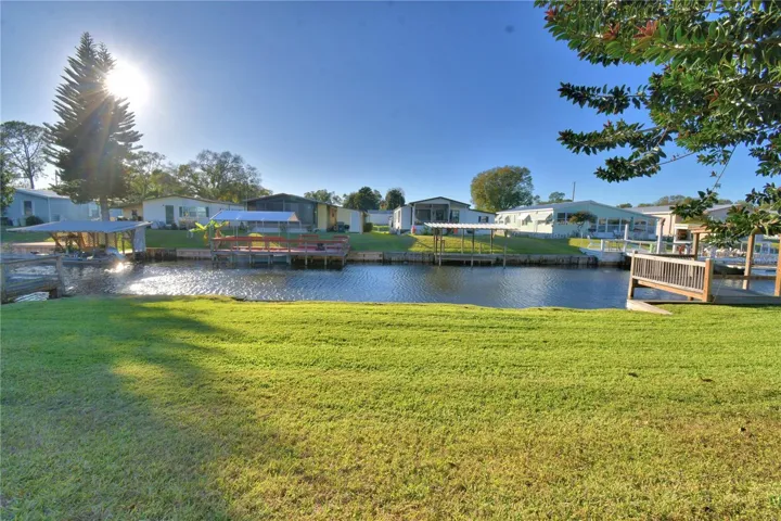 Back Yard - Beautiful waterfront