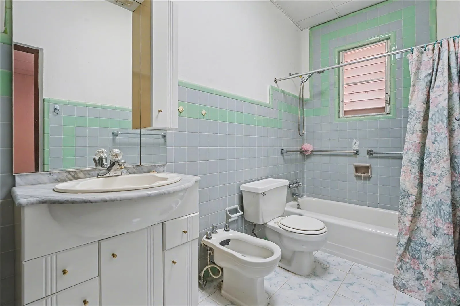 Full bathroom featuring original period tile and natural ventilation.