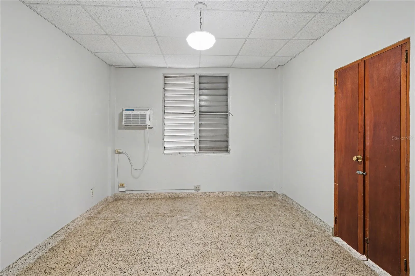 Secondary bedroom with flexible layout suitable for office or guest use