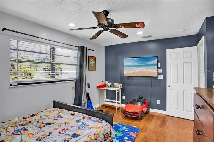 Bedroom 34