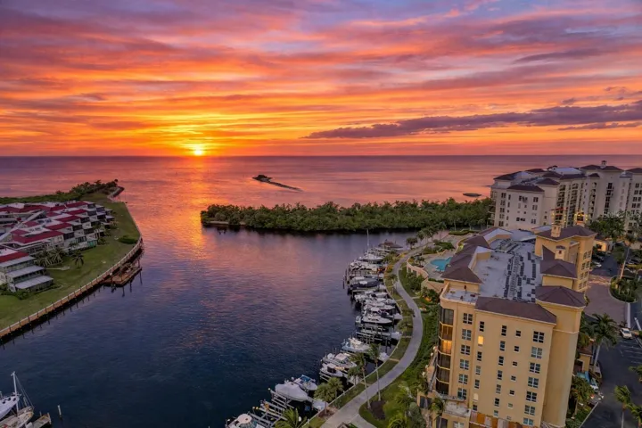 Unforgettable sunset skyline over the harbor—where boating lifestyle and luxury coastal living meet.
