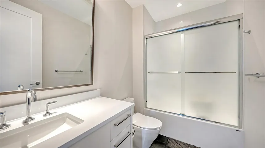 Ensuite Guest Bath 1