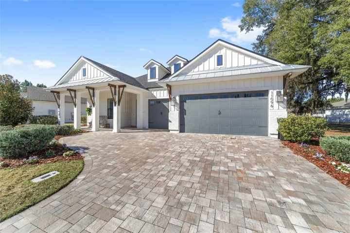 Welcome Home to prestigious 32608!