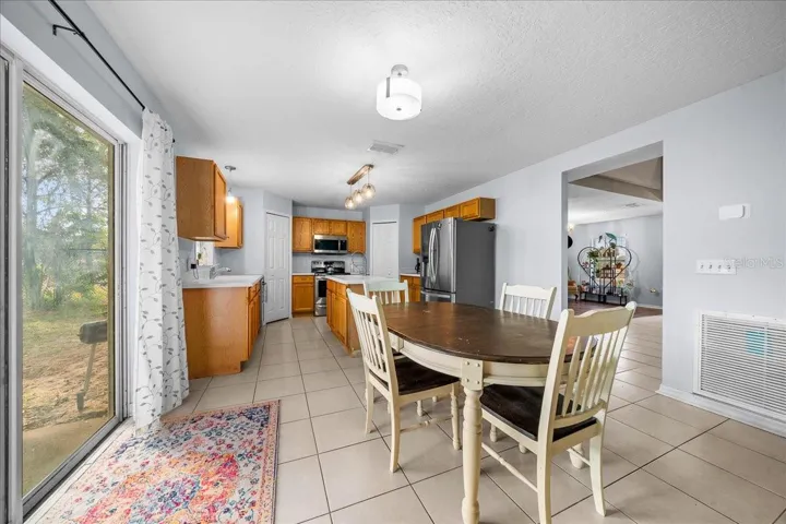 Dining area / kitchen