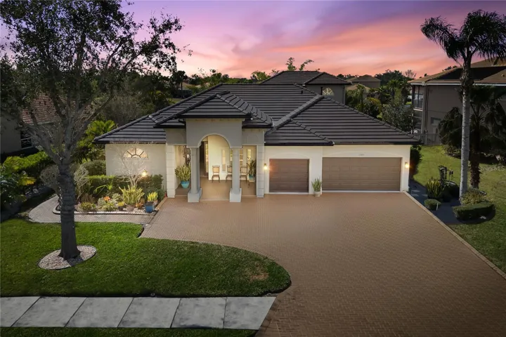 12810 Daisy Place, Bradenton FL 34212, gorgeous tranquil sunset in the backyard on an oversized homesite, brick paver driveway and walk way, located in Greyhawk Landing, low HOA $75 a year, backyard is completed fenced