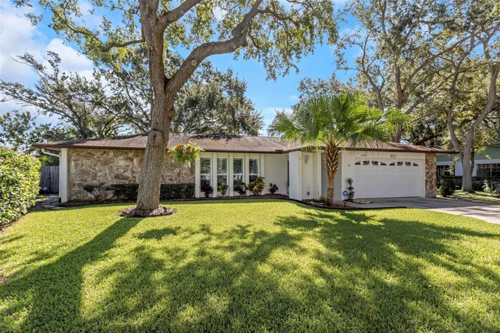 Welcome Home to this Feather Sound beauty!