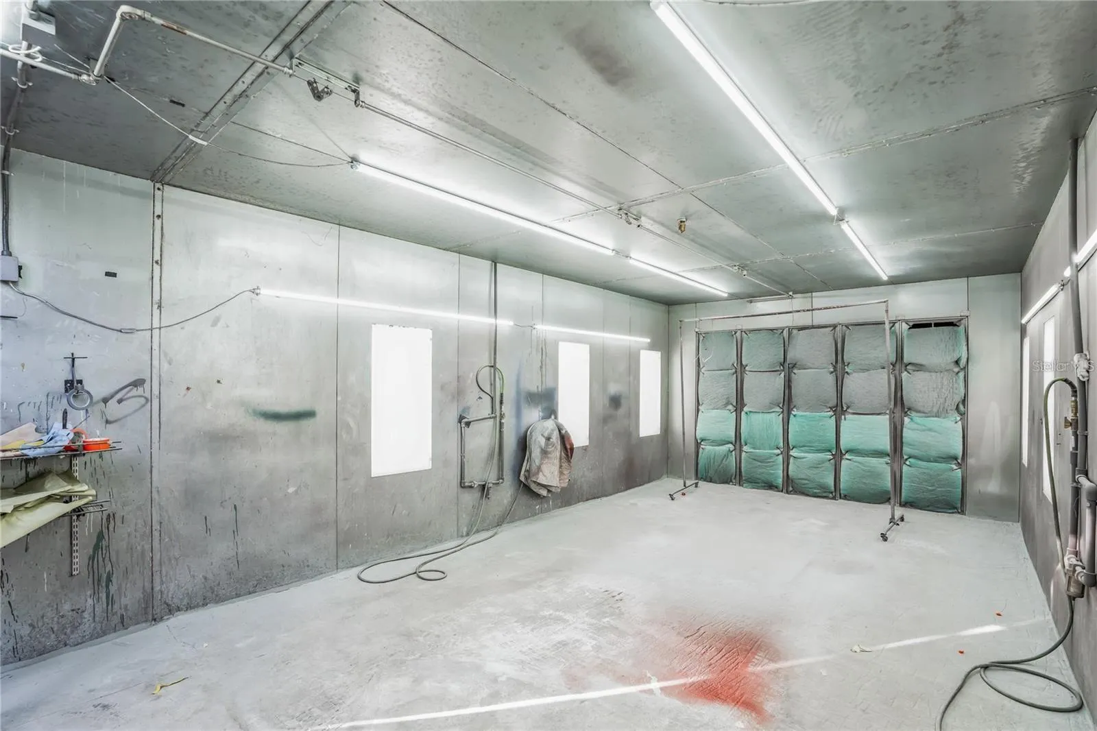 PAINT ROOM