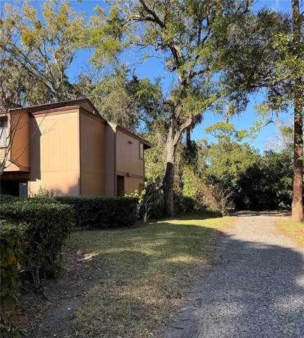 Side view - Very private