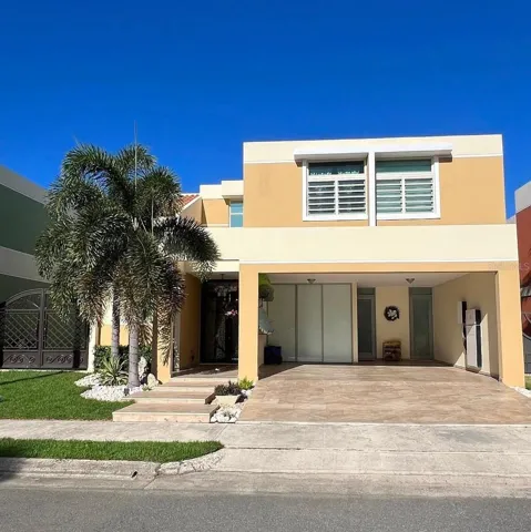 Doble garage house, front