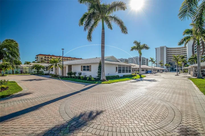 Welcome to Crystal Sands Unit 21 located on beautiful Siesta Key.