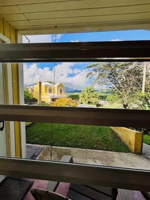 Vistas desde la Casita • Views from The Guest House